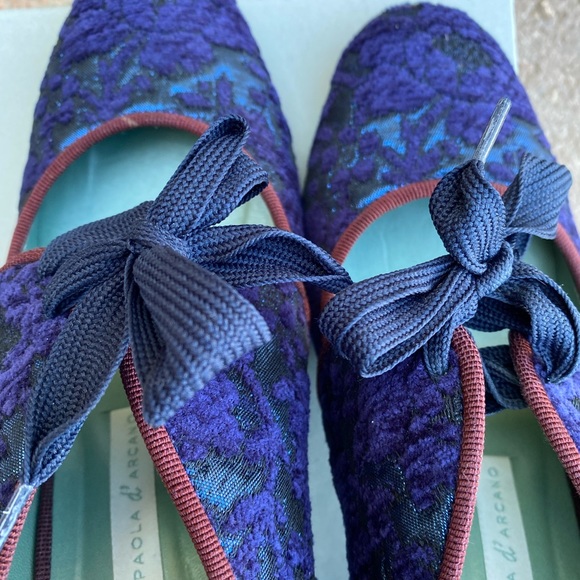 LaCie platforms with bow tie - Picture 2 of 5